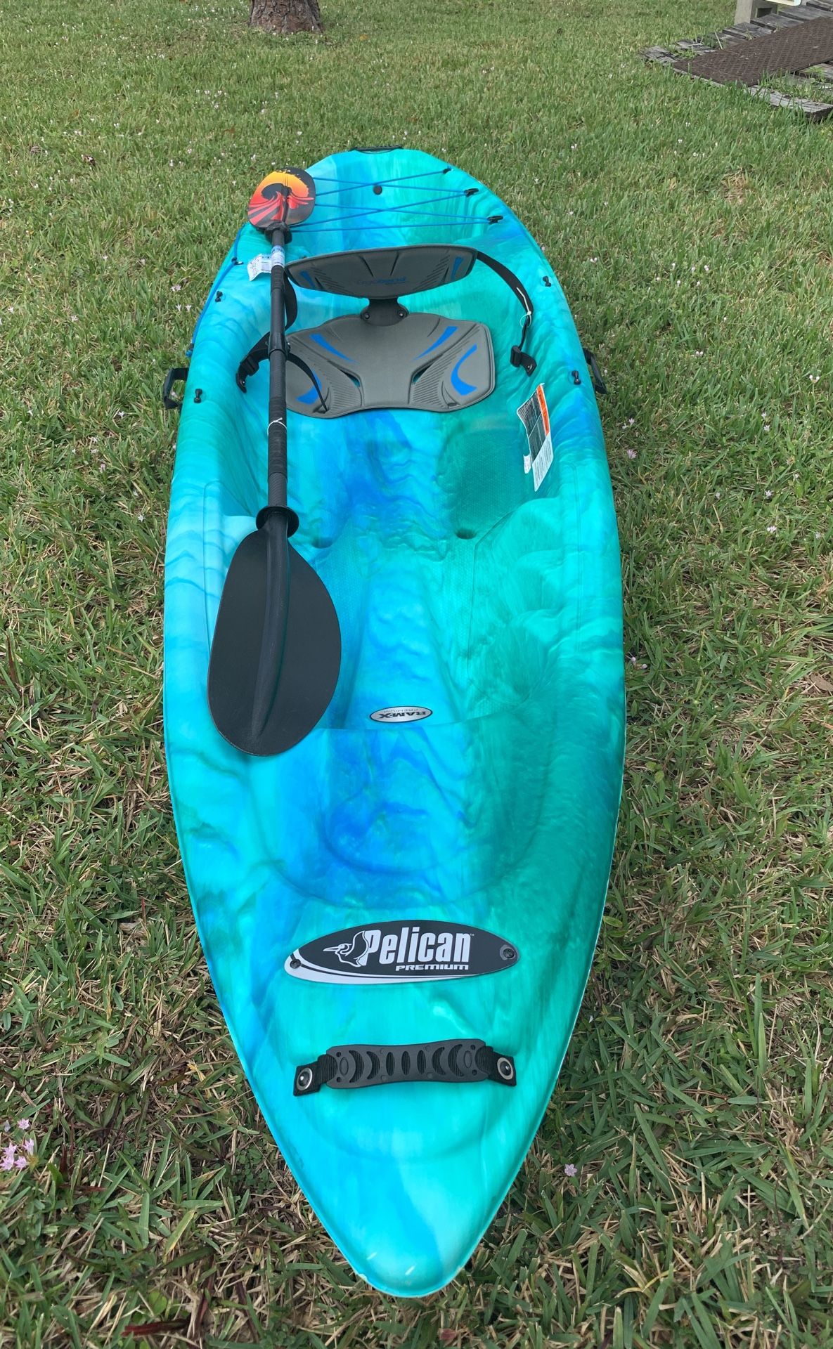 Pelican odyssey 100x Kayak with carbon fiber adj. paddle for Sale in