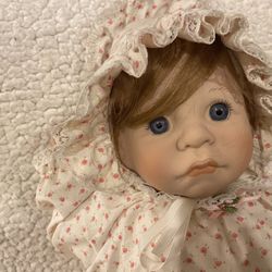 Lee Middleton  First Moments Awake  Blue Eyes