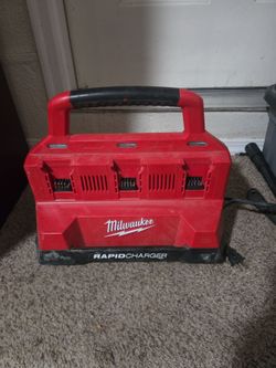 Milwaukee pack out rapid charger