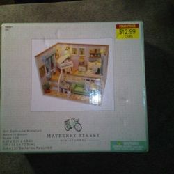 Miniature Dollhouse Set