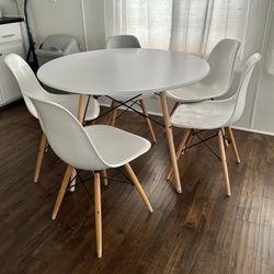 Dining Table And 5 Chairs 