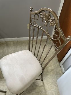 4 Matching Chairs ( Table Sold !! Not Included !!)