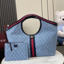 Giglio spacious tote bag with a detachable clutch.