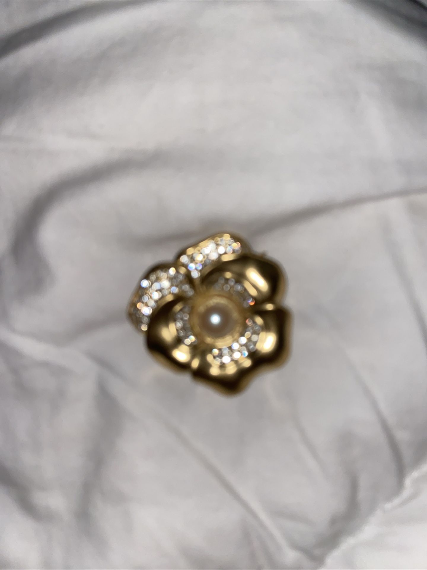 Beautiful signed swan swarovski clear crystal pearl rose gold tone pin brooch