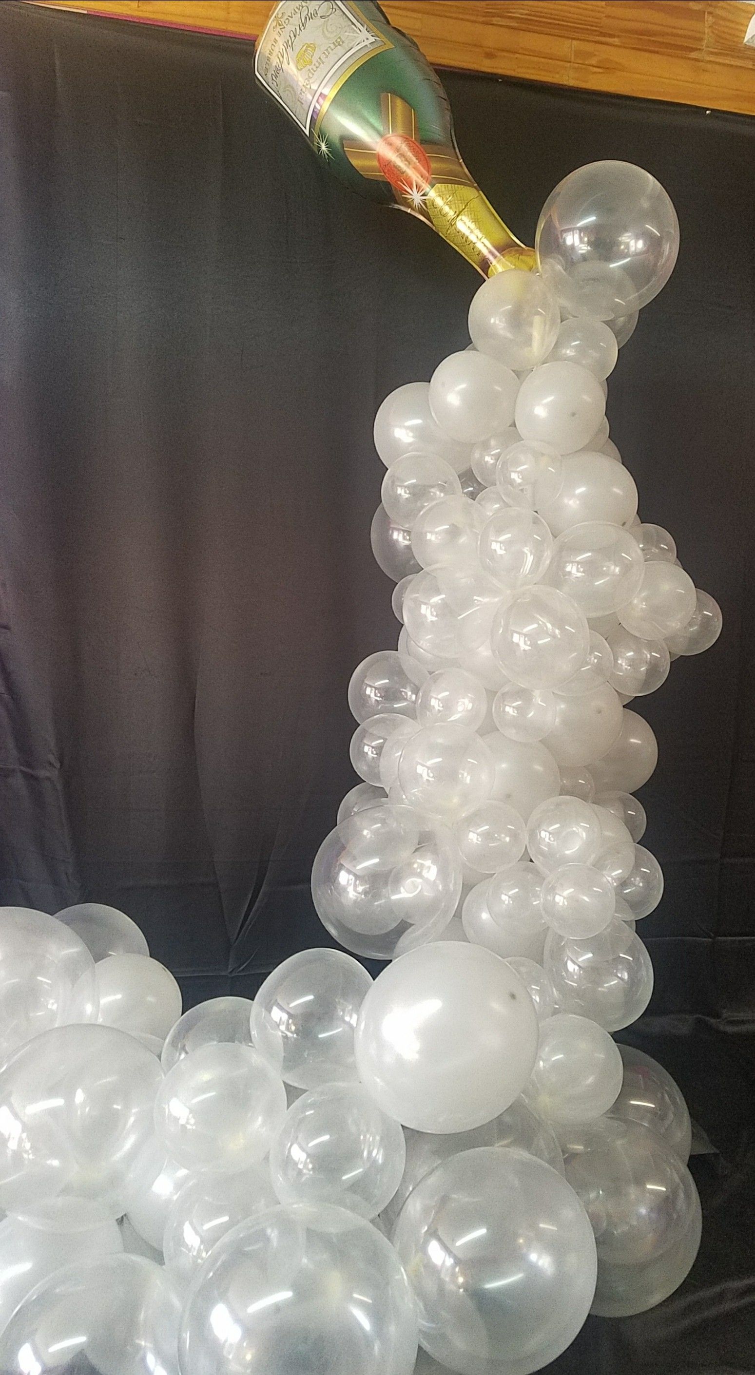 Balloon Sculptures champagne bubbles