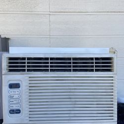 GoldStar 6500 BTU Window AC Unit – Works Good – Cold Air
