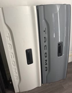 Toyota Tacoma Tailgate