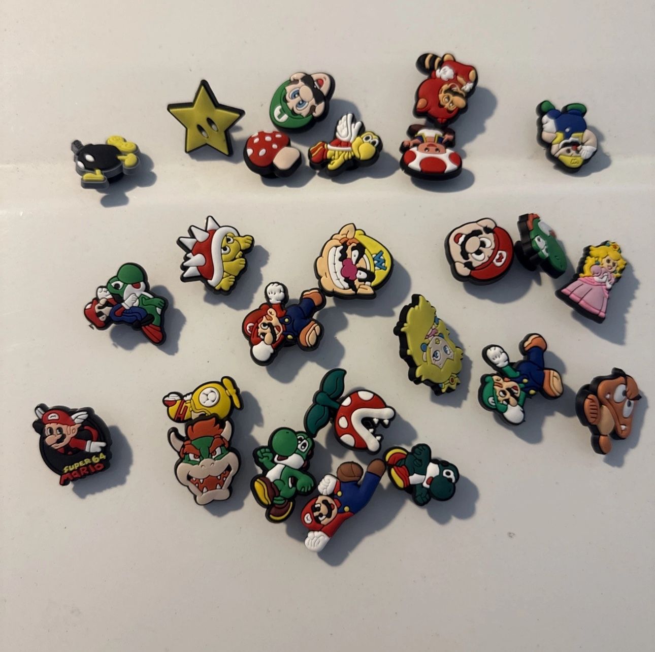 SUPER MARIO BROS. - Luigi - 25pc Shoe Charms decoration