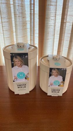 Canisters with lids (2) 2 quart & 1.3 quart