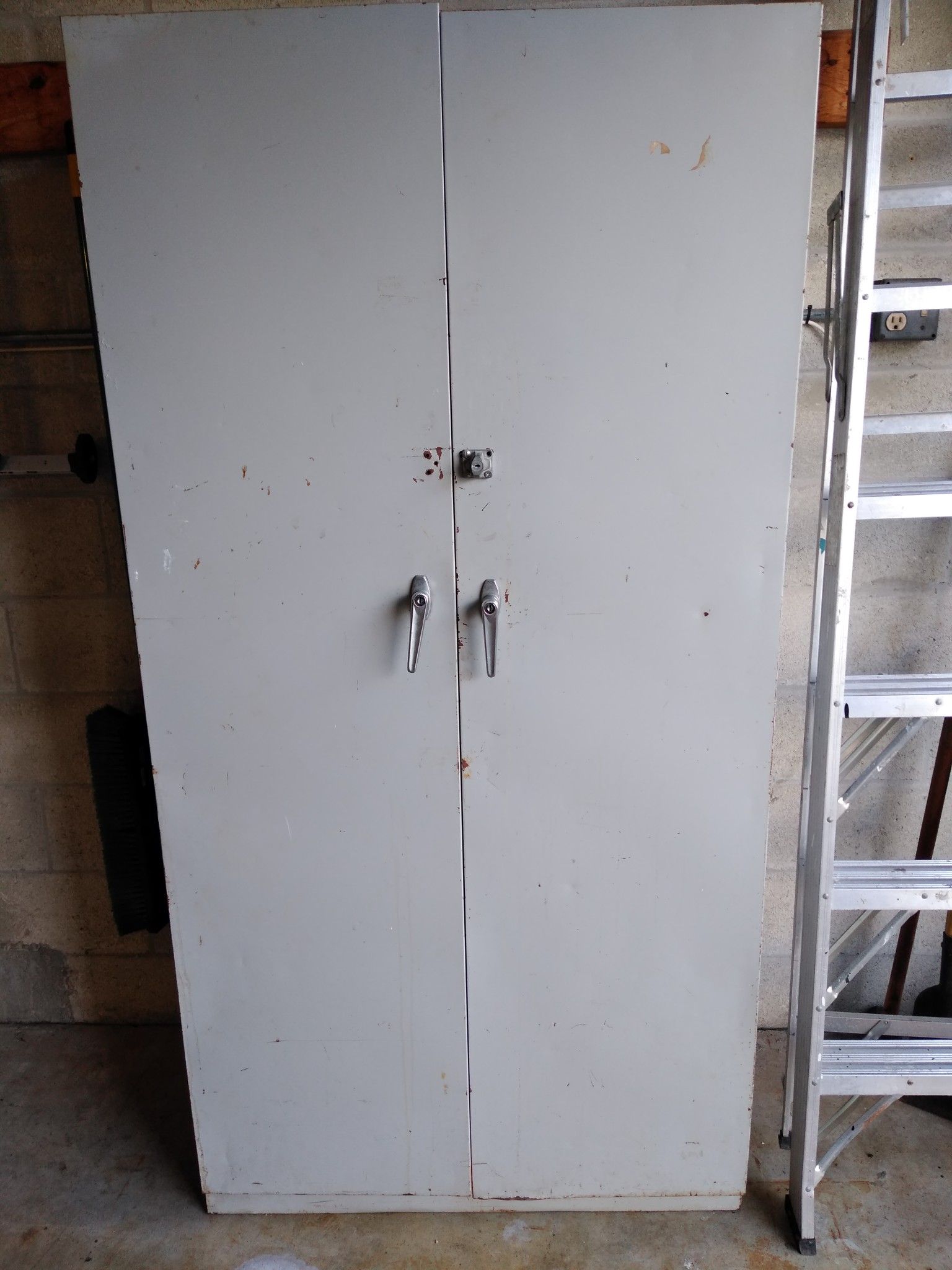 Metal cabinet workman heavy duty used