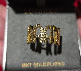 18k Gold plated ring size 8  with "Mama" names brand new new