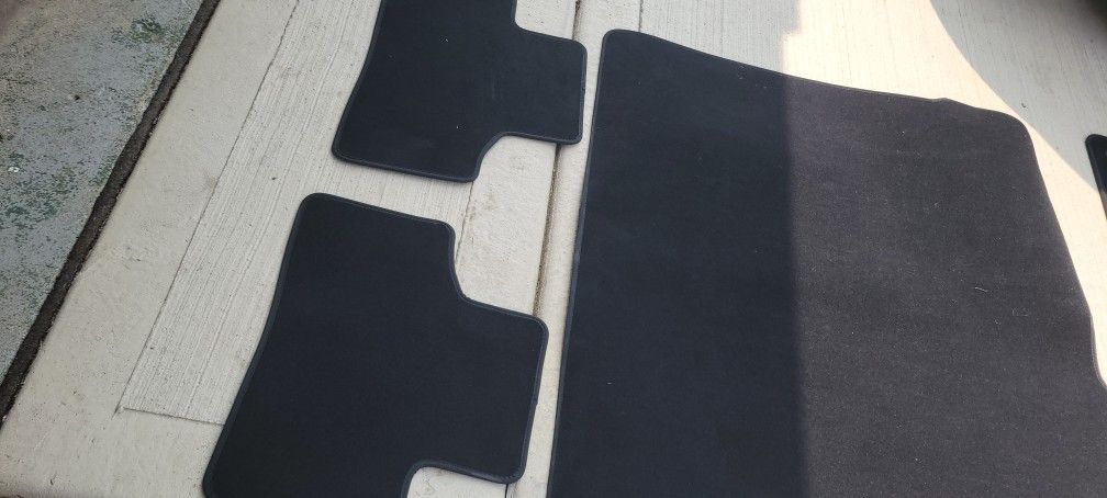 Set Of Floor and Trunk Mats For Mercedes GLA