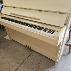 KAWAI WHITE PIANO  FREE DELIVERY 
