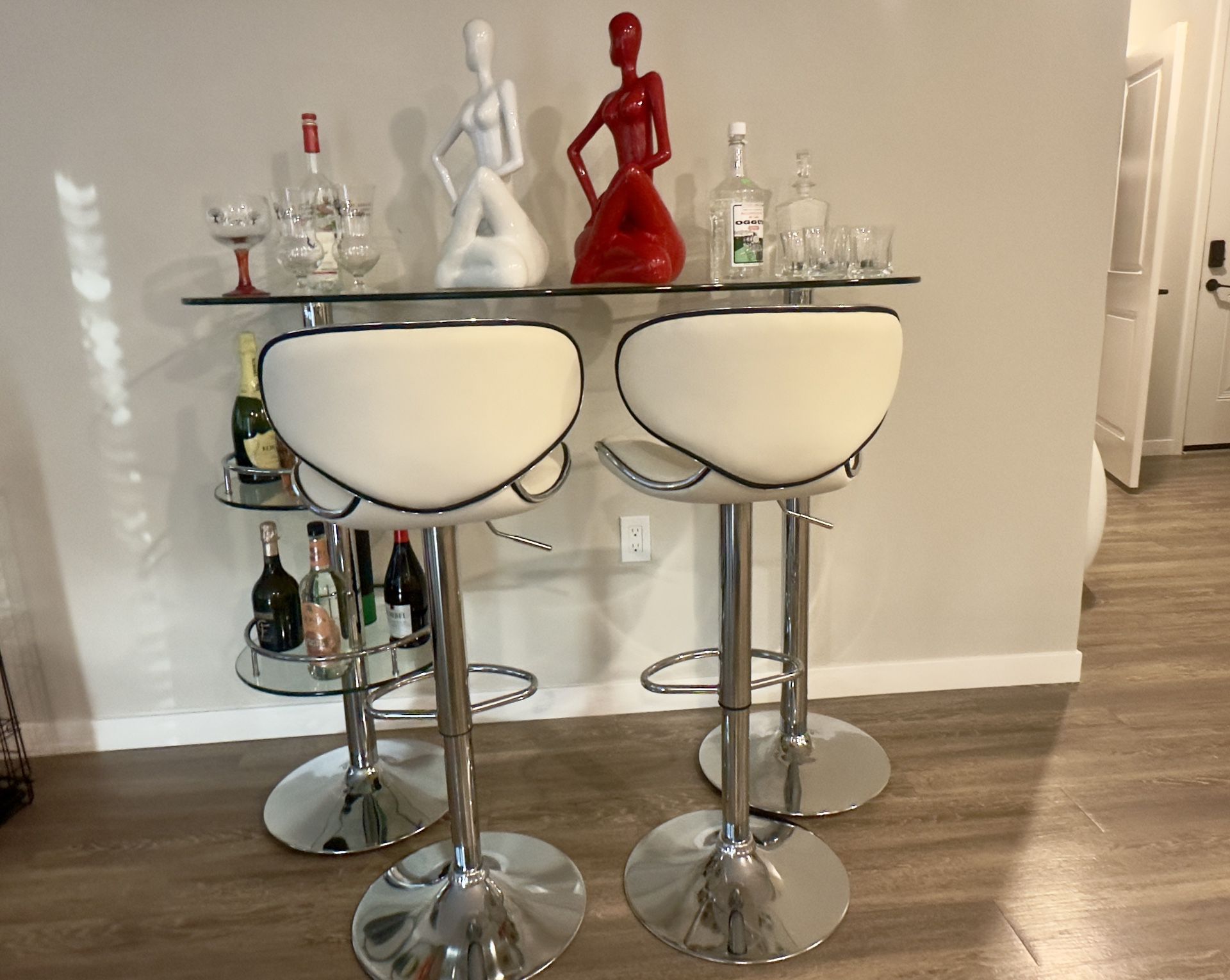 Stanley Still Glass Bar And Stools 