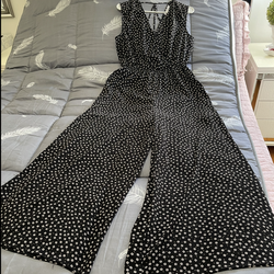 DR 2.. Jumpsuit Size Medium , It has elastic at the waist. Perfect Conditions Used Once