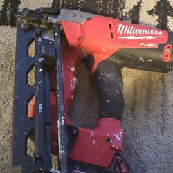 Milwaukee M18  Fuel 16" Gauge
