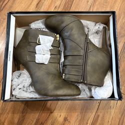 Michael Antonio Women’s Malaya Boot, Women’s size 8.