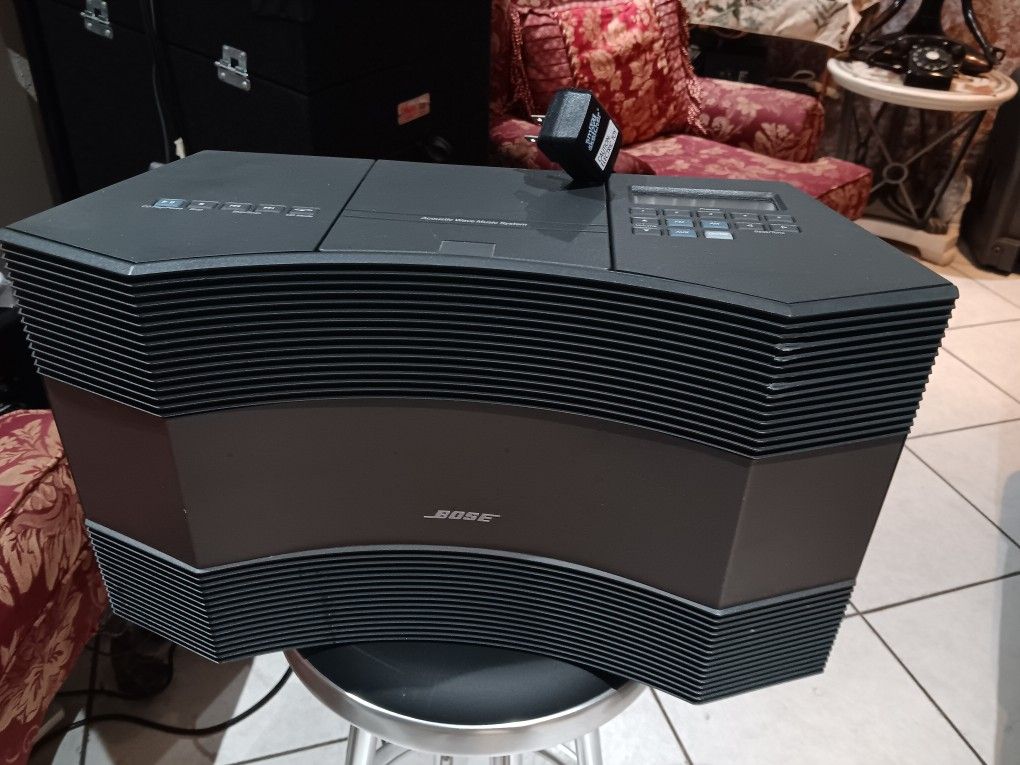 BOSE MODEL CD-3000 WAVE MUSIC SYSTEM RADIO AM/FM CD PLAYER COLOR GREY. PERFECT CONDITION. EN BUENA CONDICION....SUENA BIEN DURO