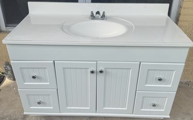 Bathroom sink vanity