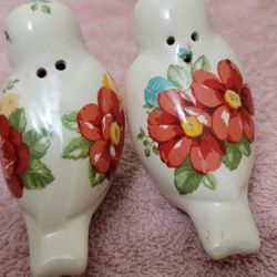 Vintage pioneer woman bird salt and pepper shakers