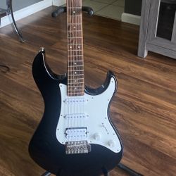 YAMAHA Pacifica Electric Guitar