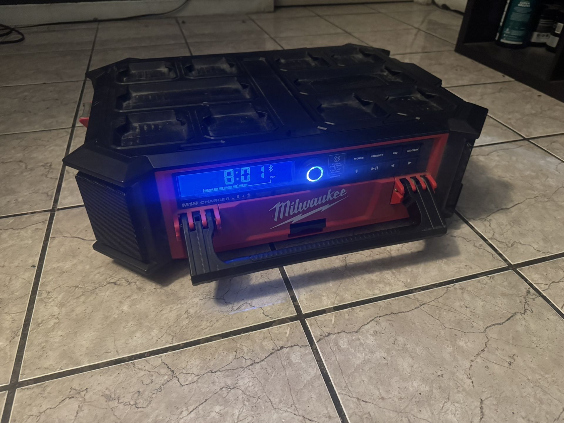 Milwaukee Radio + Charger M18 PACKOUT And Milwaukee M18 High Output HD12.0 Battery Pack