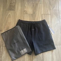 Essential shorts black color way