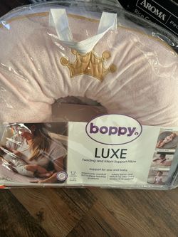Feeding and nursing pillow