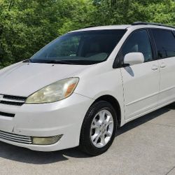 2005 Toyota Sienna 2999  Cash