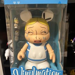 DISNEY VINYLMATION 9" + 3 MINI FIGURES CRYING ALICE IN WONDERLAND RARE of 2500