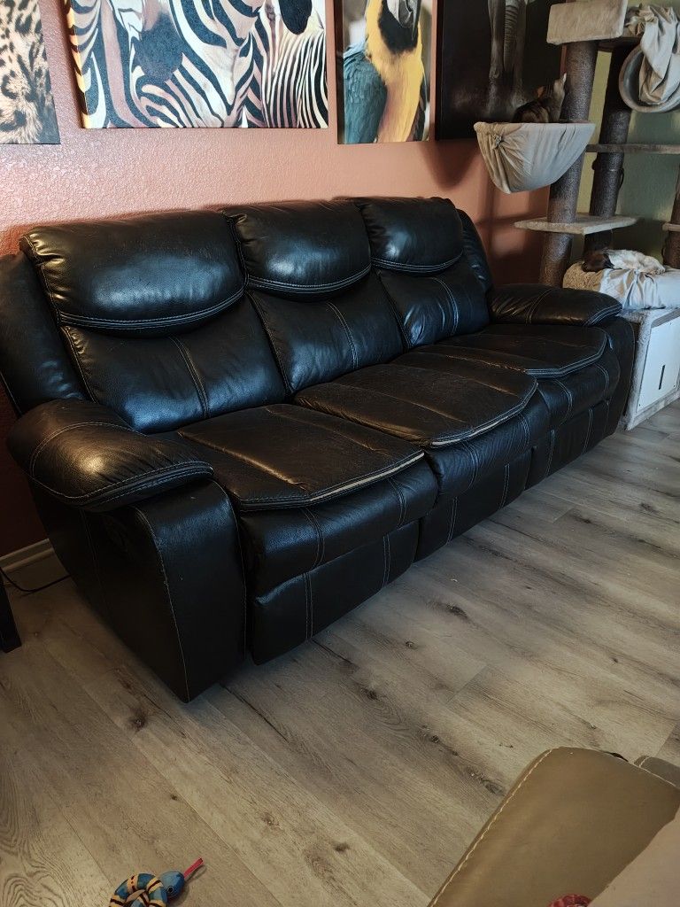 RECLINER COUCH -BLACK LEATHER