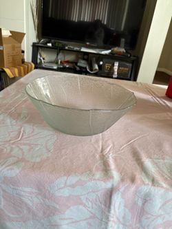 10.75” Diameter , 4” deep Arcoroc Aspen Leaf Textured Glass Serving Bowl