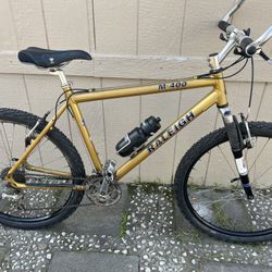 aluminium bike everything works good tires size 26 fast bike 