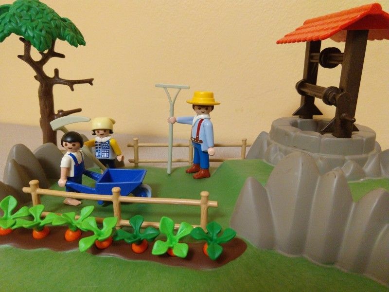 Playmobil vegetable garden farmer set