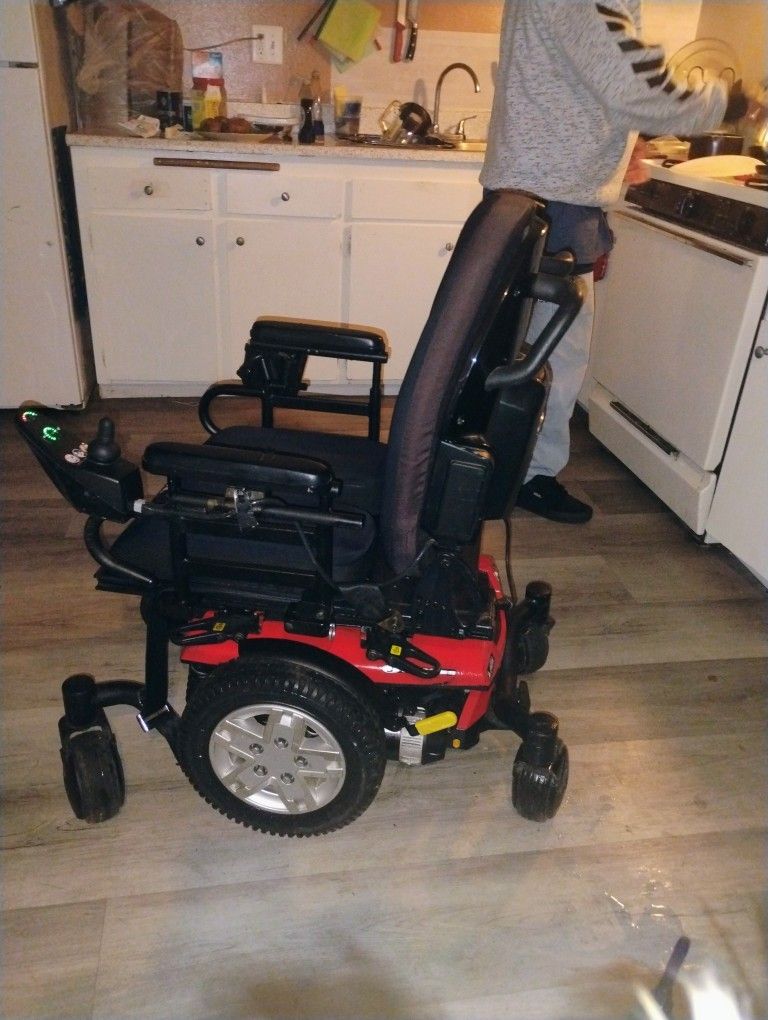 Electric wheelchair