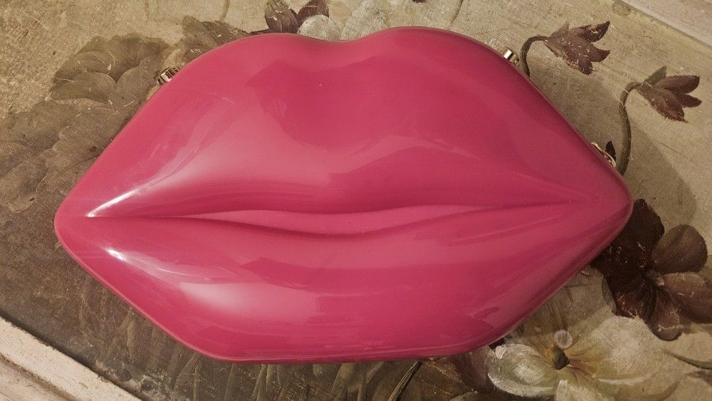 lips clutch purse