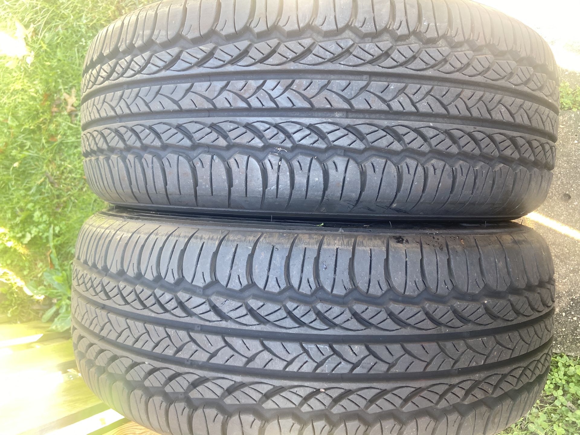 2 use tires kumho 215/55/17