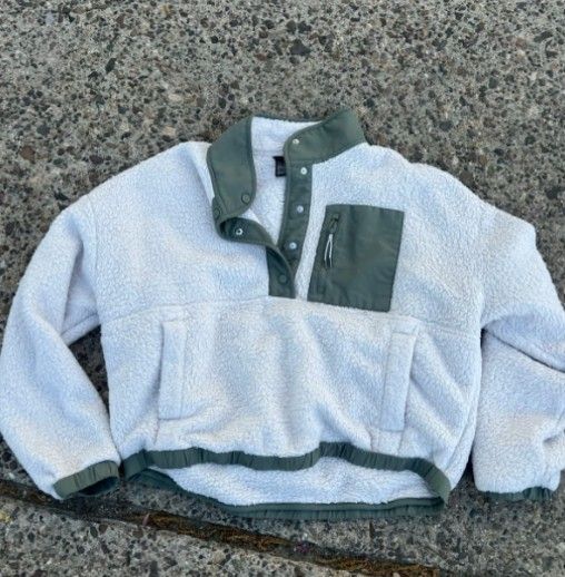 Vuori Women's Cozy Sherpa Popover Dune Great Condition size Large