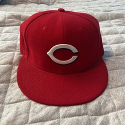 Fitted Cincinatti Reds Hat