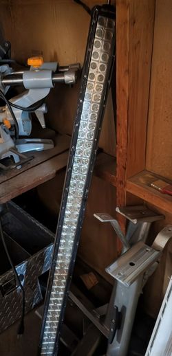 Dual row LED light bar for vehicle