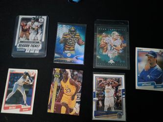 7 Collectible NBA/NFL/MLB cards