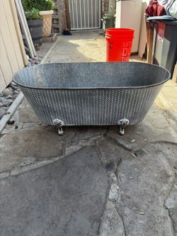 galvanized meta miniature bathtub Decor/Chicken Bath / Garden 