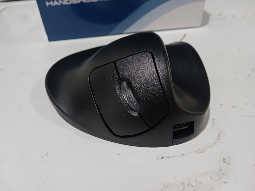 New Wireless  HANDSHOEMOUSE the only mouse that fits like a glove.
