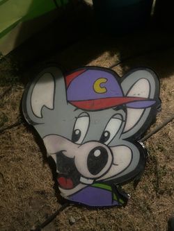 Chuck e. cheese front sign