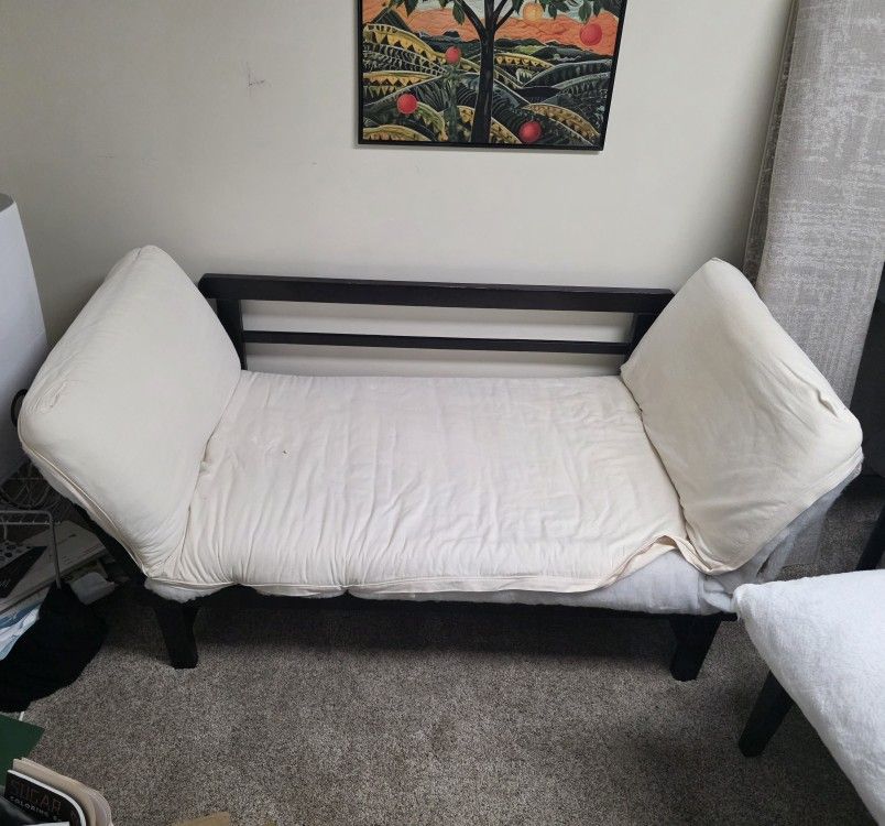 Free World Market Futon