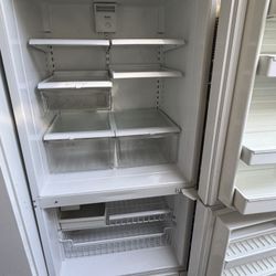 EXTRA CLEAN KENMORE FAMILY SIZE REFRIGERATOR 