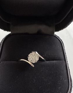 18k white gold cluster round shape diamond ring 0.12 Carat Total