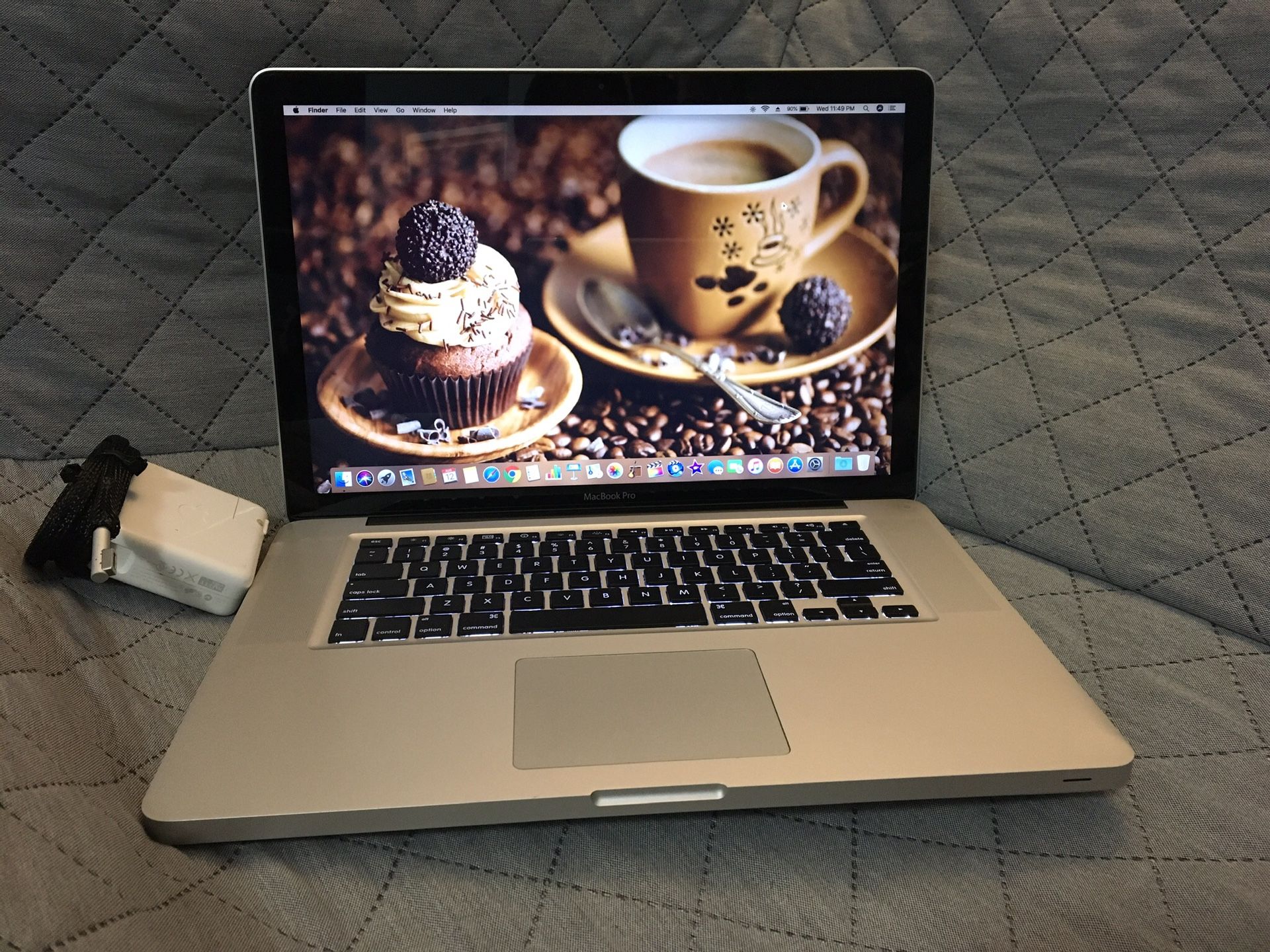 Apple MacBook Pro 15-Inch 2GHz Intel "Core i7" 4GB RAM 128GB SSD (Late-2011)