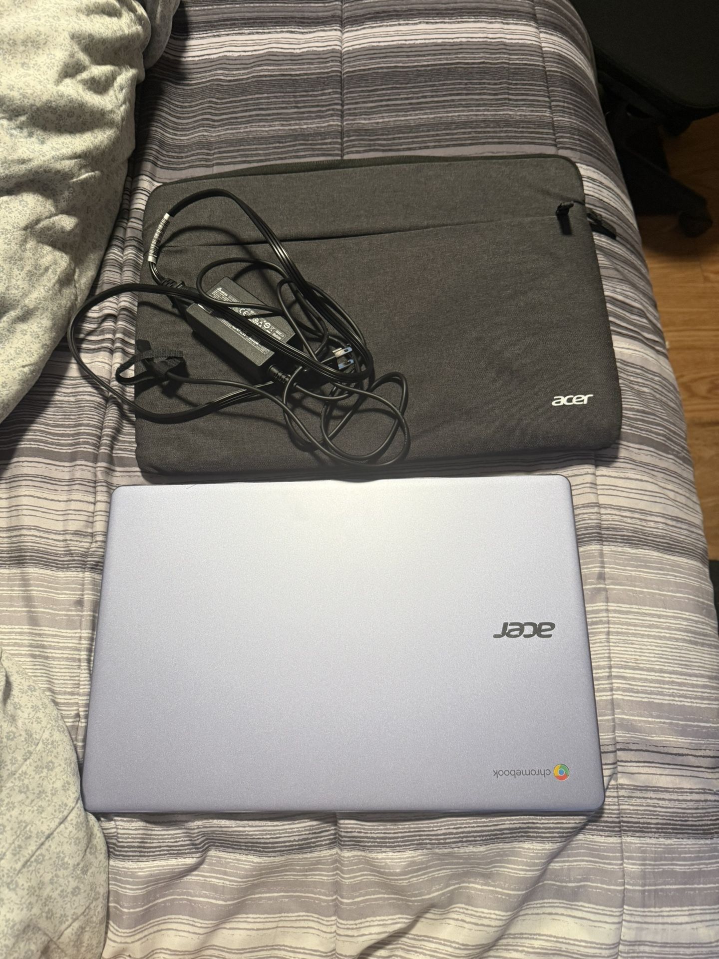 Brand New Purple Chrome Book With Case