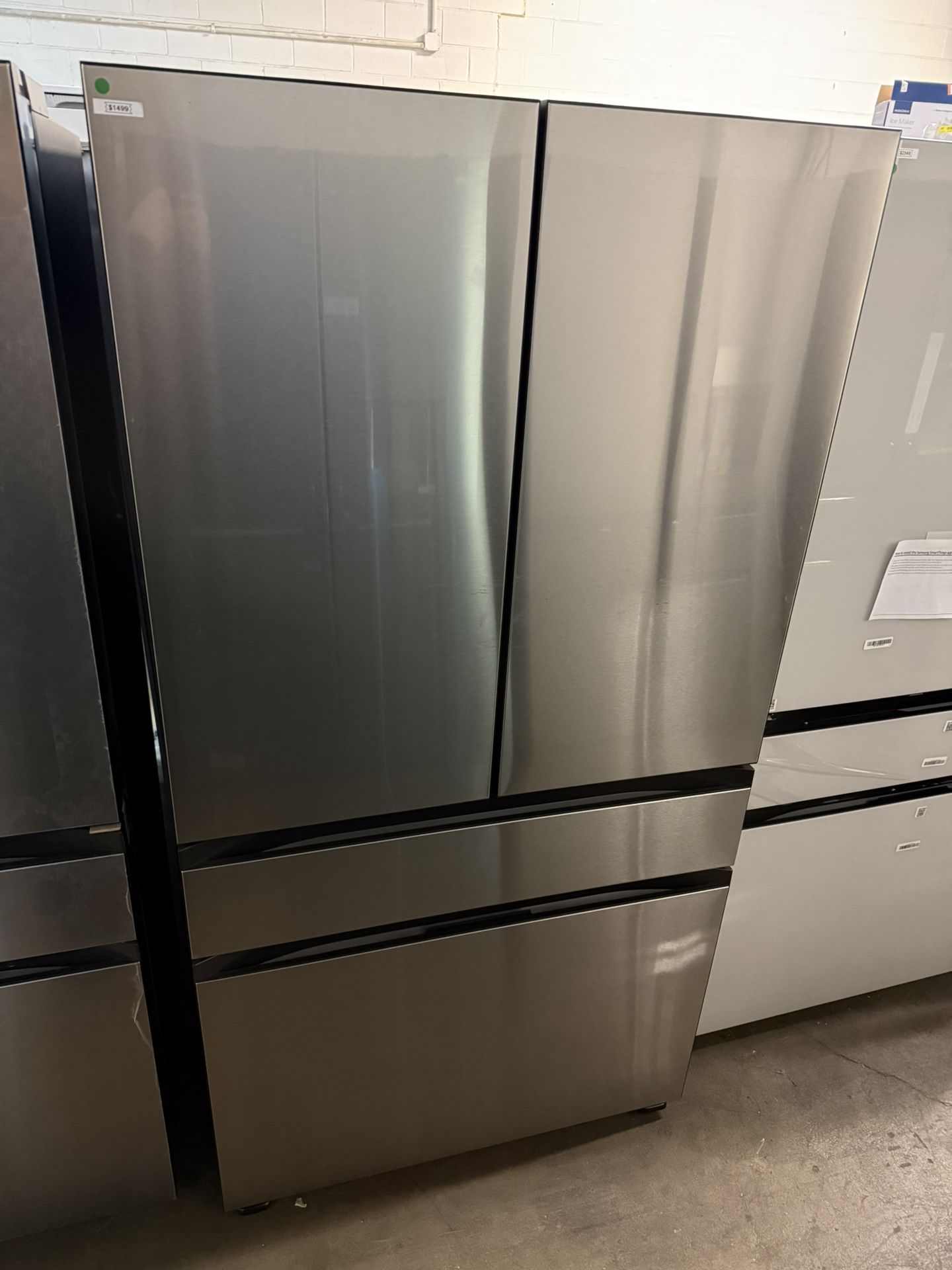 New Samsung - BESPOKE 29 cu. ft. 4-Door French Door Refrigerator RF29BB8600QL